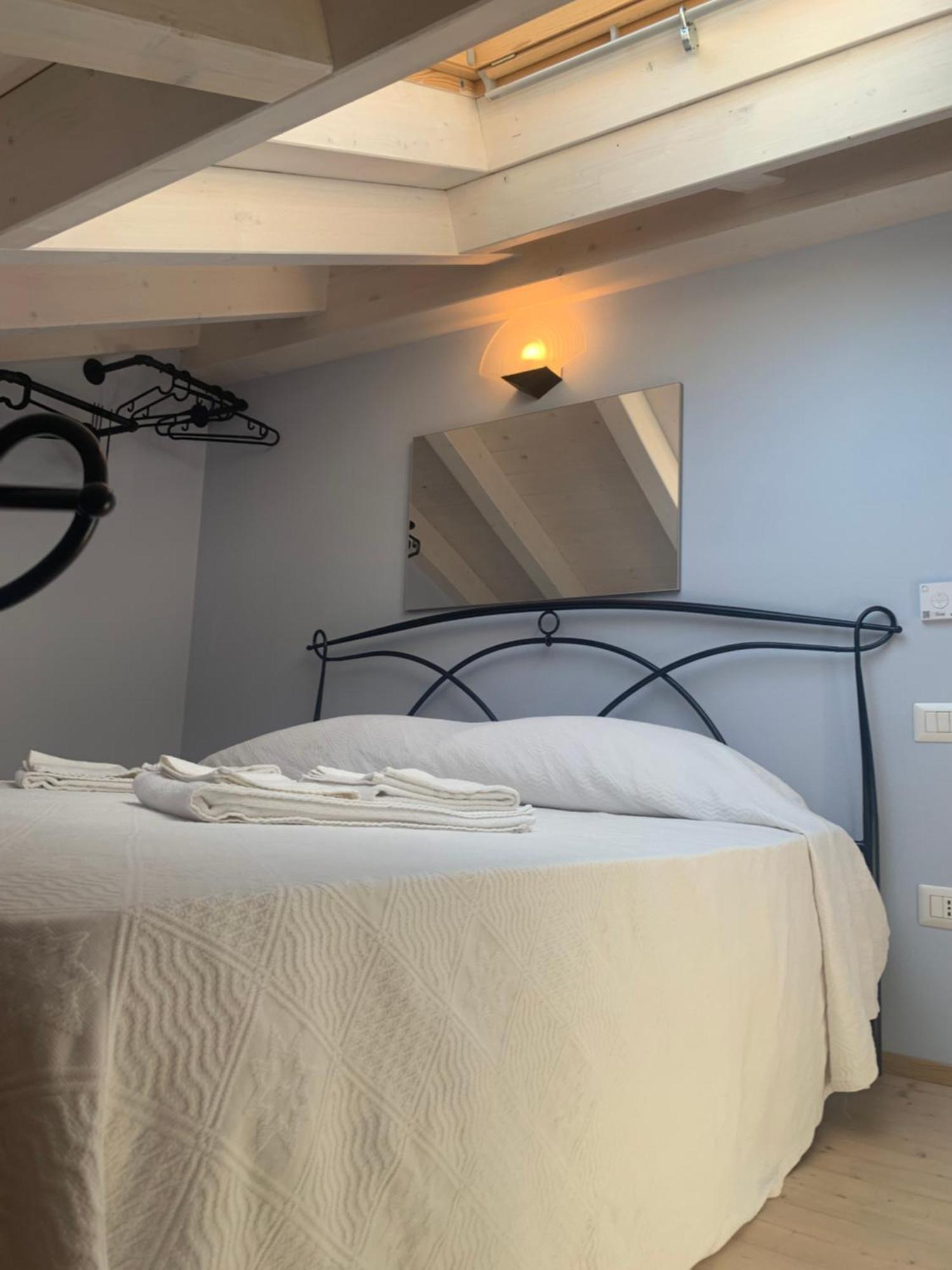 Casa Castellana Apt 1 E Casa Castellana Apt 2 Sala Comacina Εξωτερικό φωτογραφία