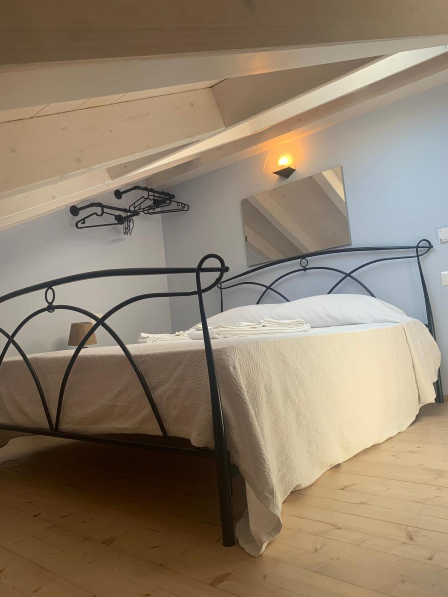 Casa Castellana Apt 1 E Casa Castellana Apt 2 Sala Comacina Εξωτερικό φωτογραφία